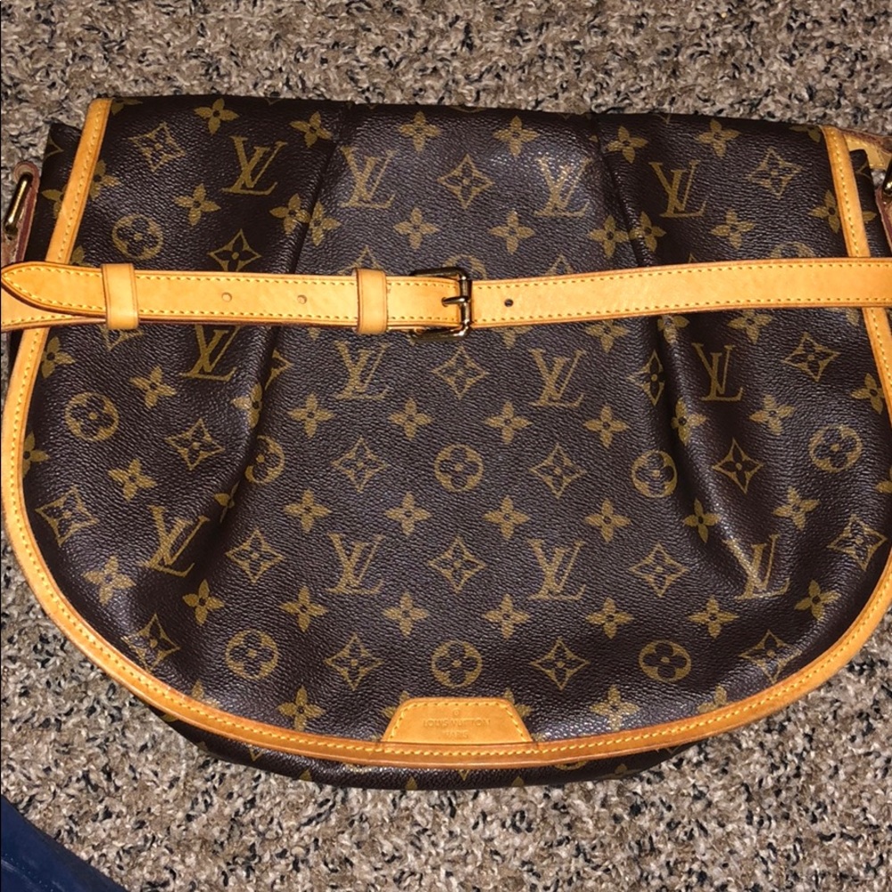 AUTHENTIC Louis Vuitton Menilmontant MM